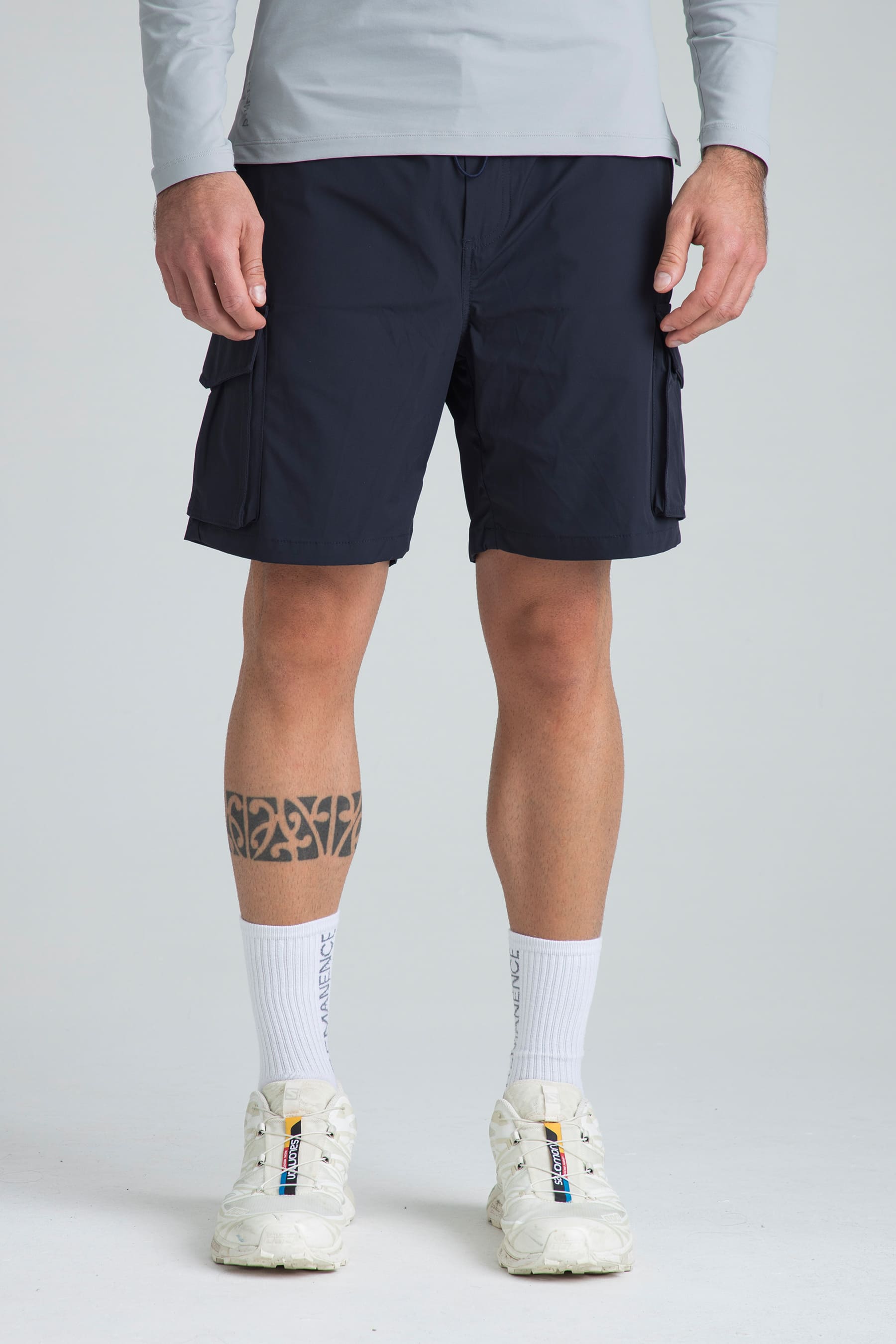 Short azul para hombre Torch vista frontal en modelo