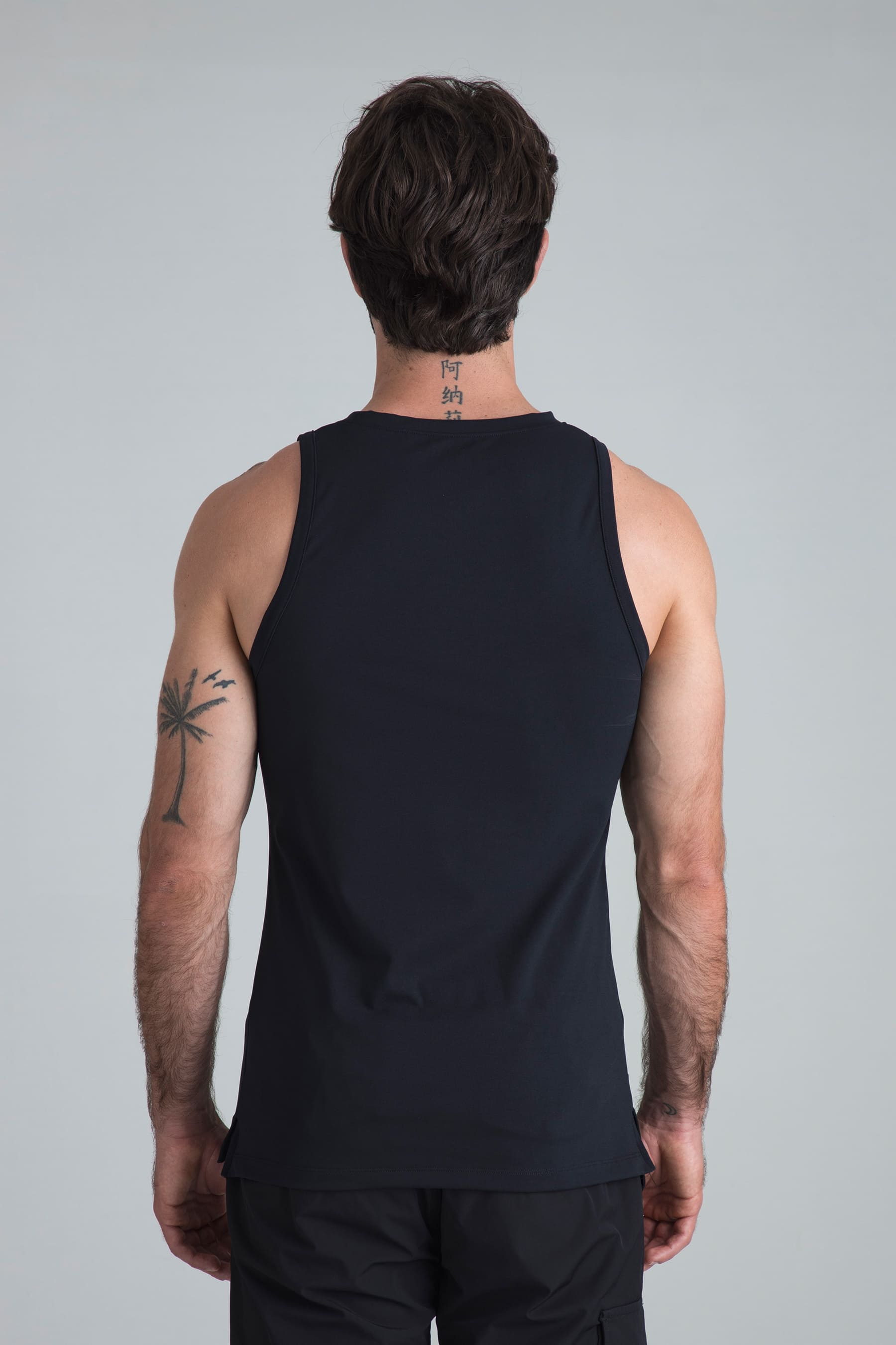 Camiseta negra sin manga para hombre Axis slim fit vista posterior