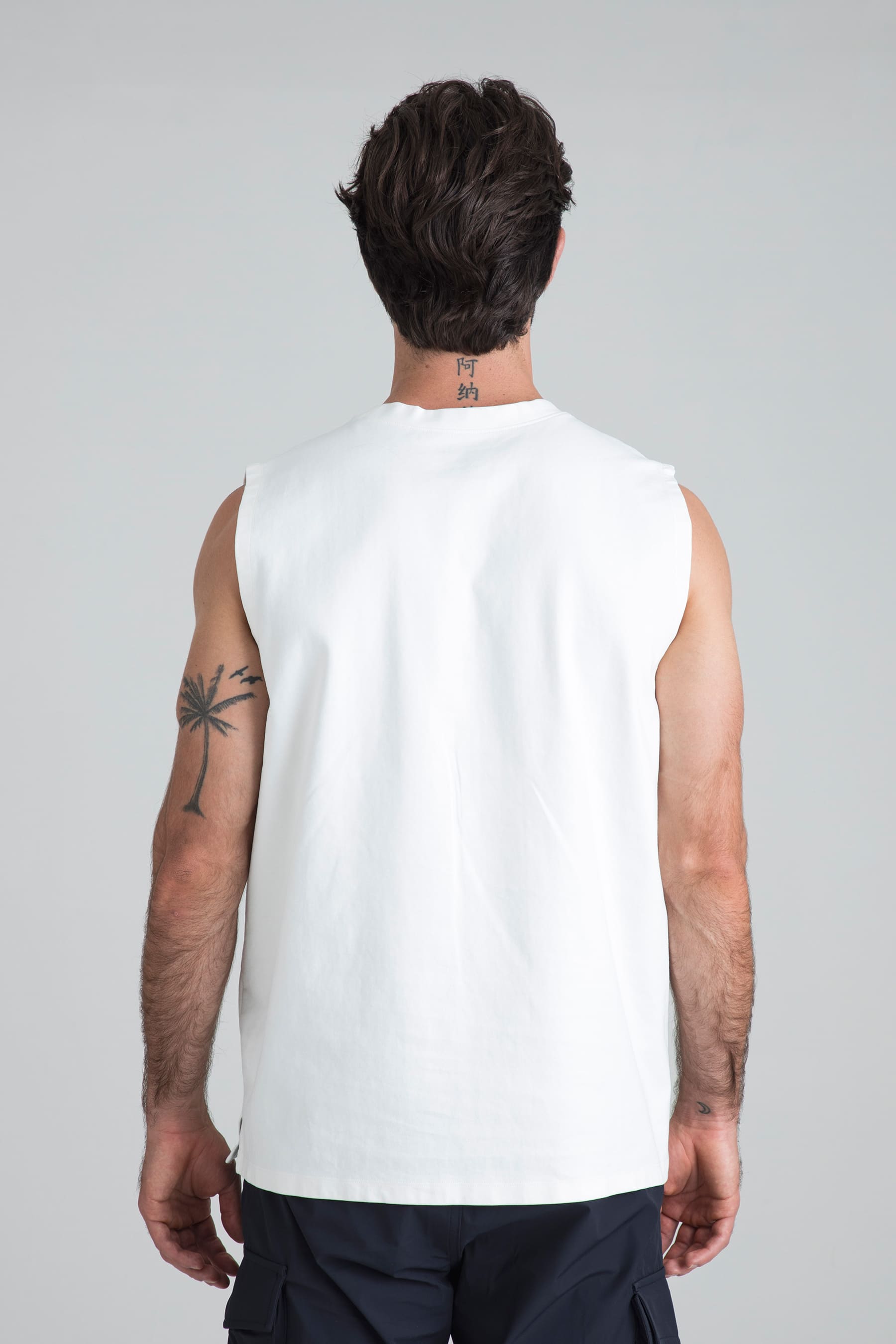 Camiseta blanca sin manga para hombre Cobalt vista posterior