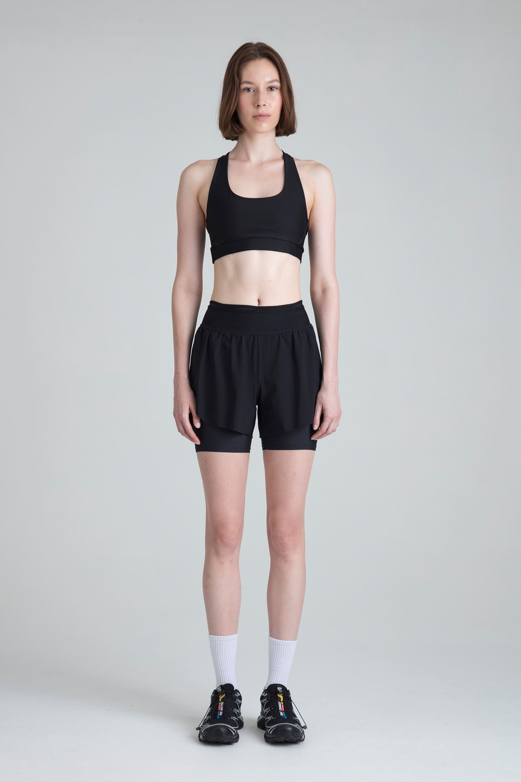 Top deportivo negro para mujer Motion con short negro con biker