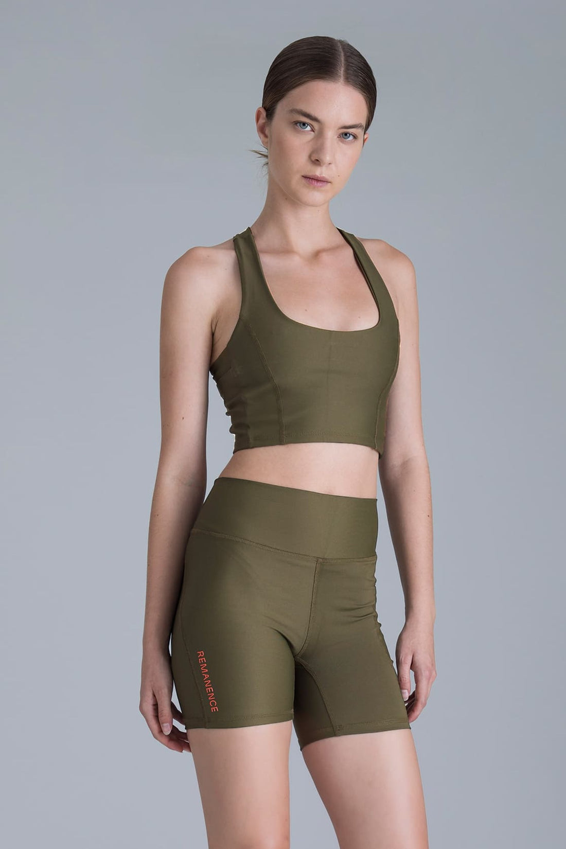 Top deportivo verde army para mujer Range