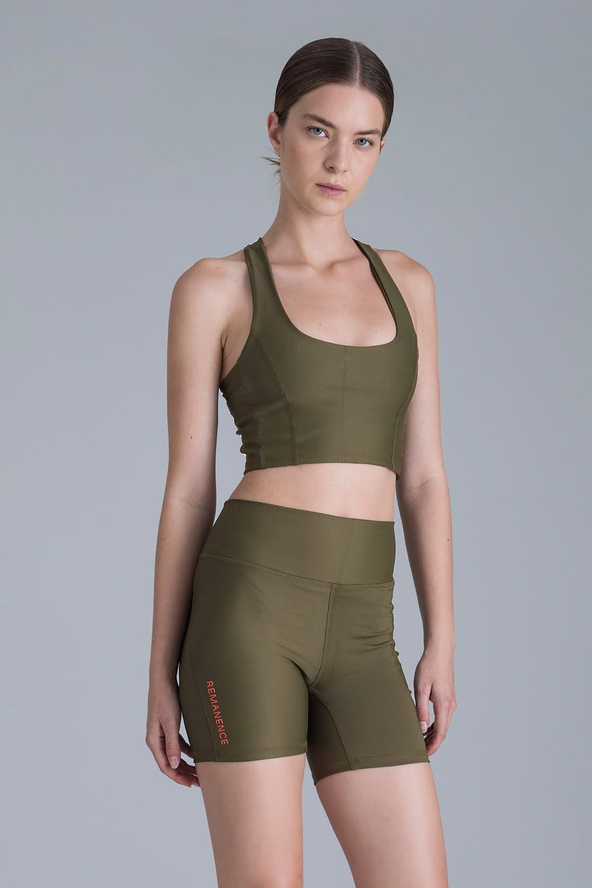 Top deportivo verde army para mujer Range