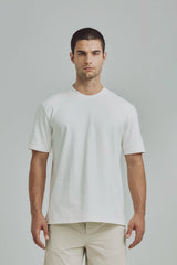 T shirt blanca hombre de corte relajado con cuello redondo y mangas cortas, en algodón opaco de gramaje medio-alto.
