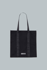 Bolso tote negro de nylon con estructura firme y amplio espacio