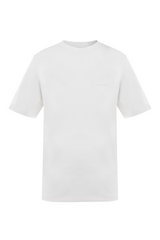 Camiseta blanca semi-fit con diseño limpio y cuello redondo.