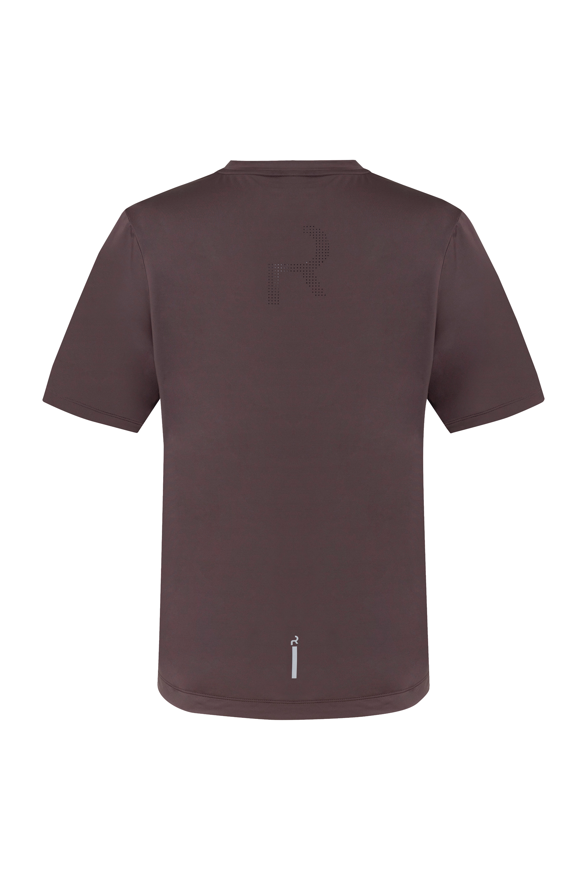 Vista trasera de la camiseta, con perforado en forma de “R” en la parte superior de la espalda y aplique reflectivo en la parte baja.