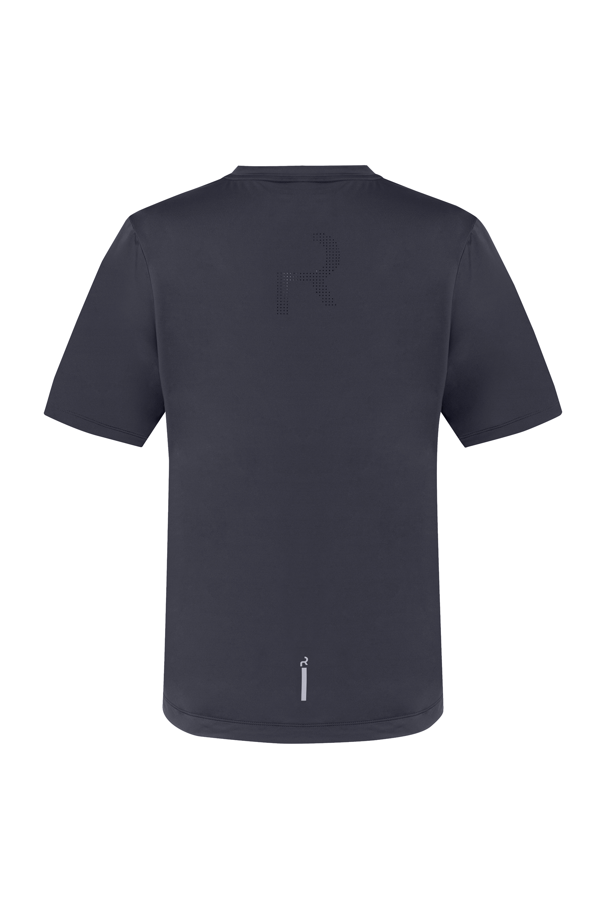 Vista trasera de la camiseta negra, con detalle reflectivo vertical en la parte baja y logo perforado  en la espalda.