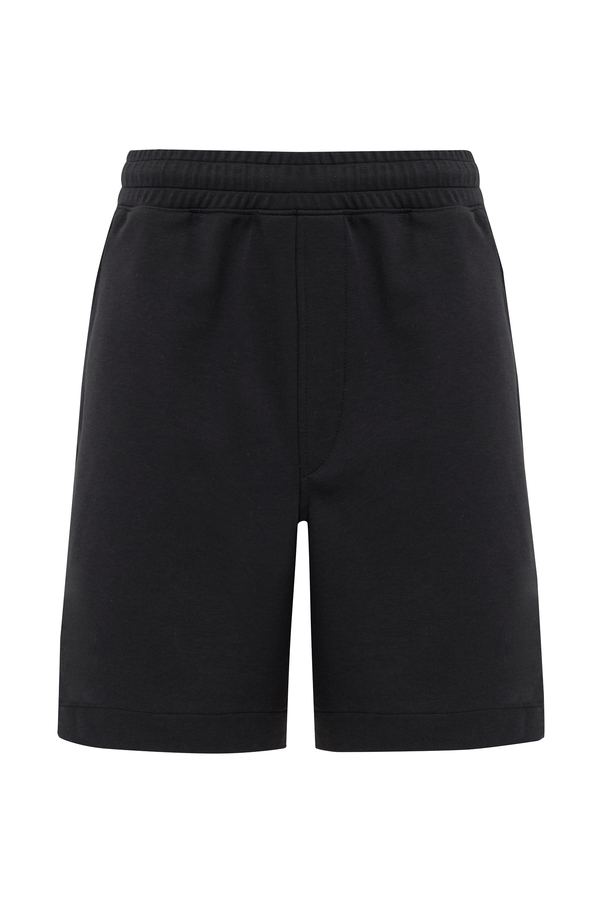 Short extendido negro, vista frontal.