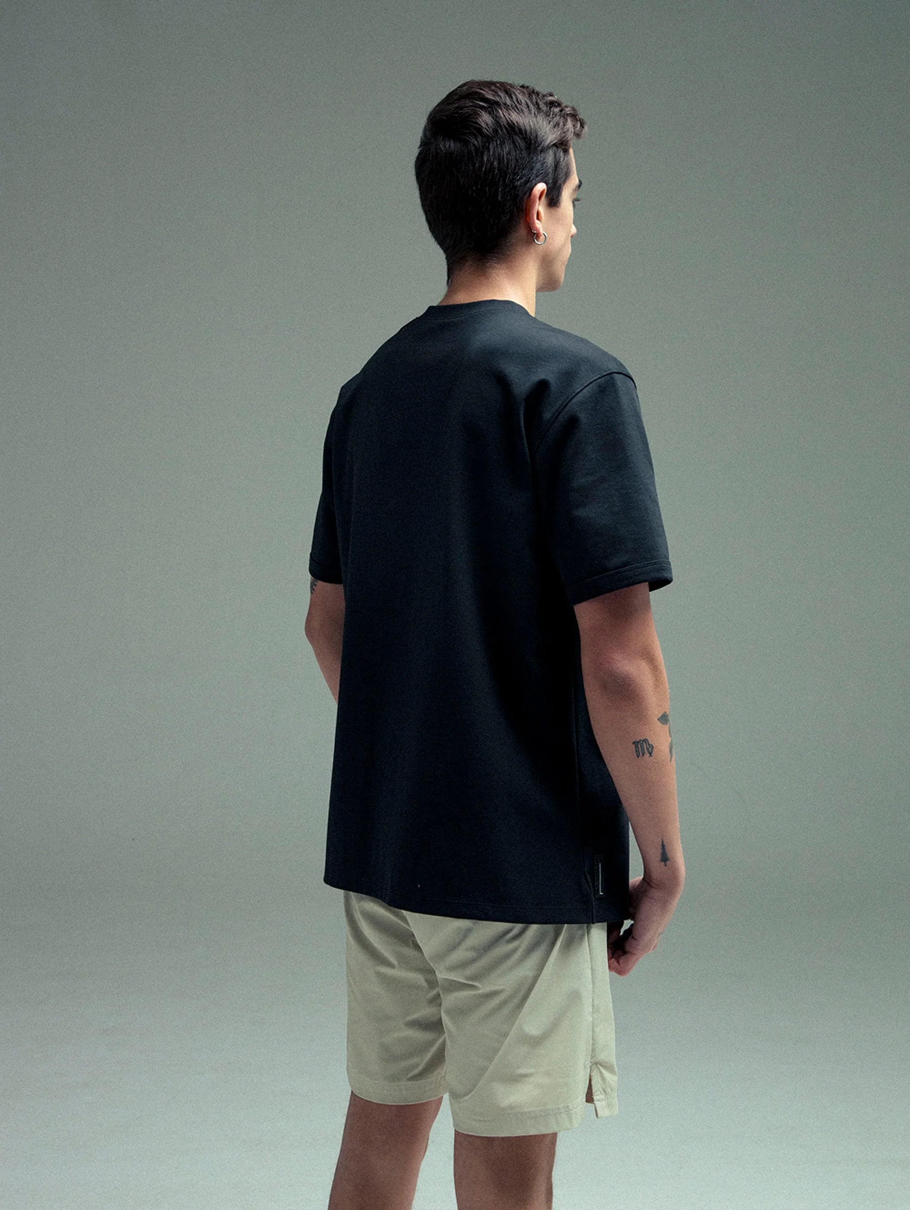 Camiseta negra para hombre fit Cling Remanence 