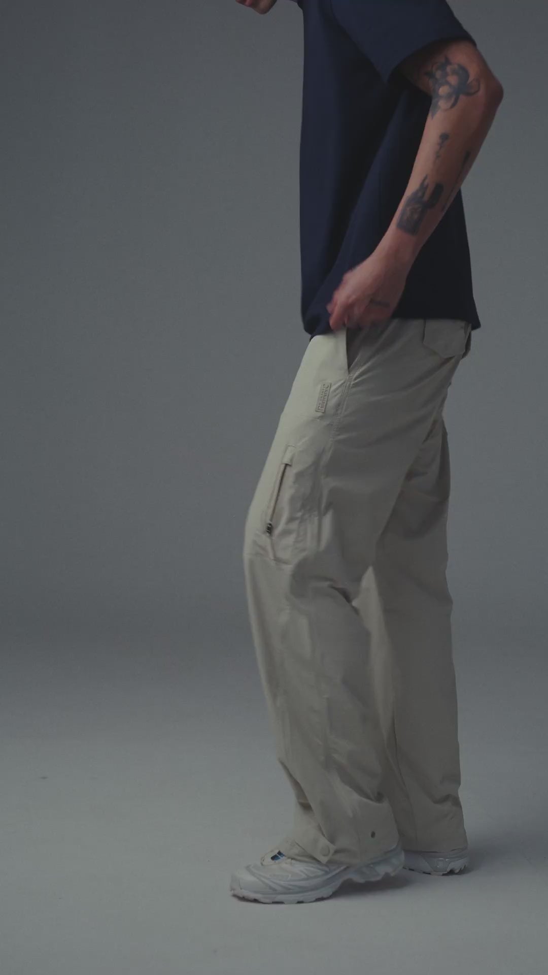 Video mostrando ajuste y detalles de  Pantalón negro Iron.