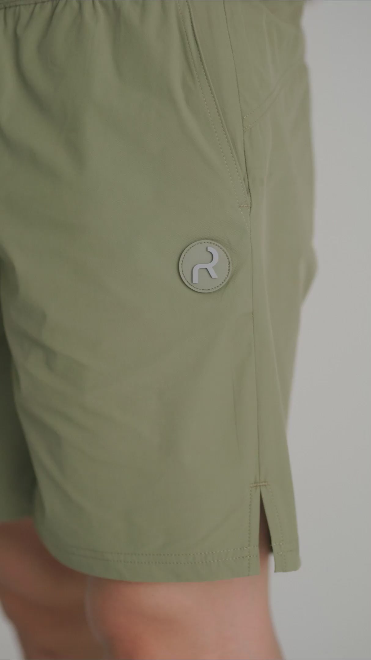 Short verde oliva para hombre semi fitted Focus Remanence 